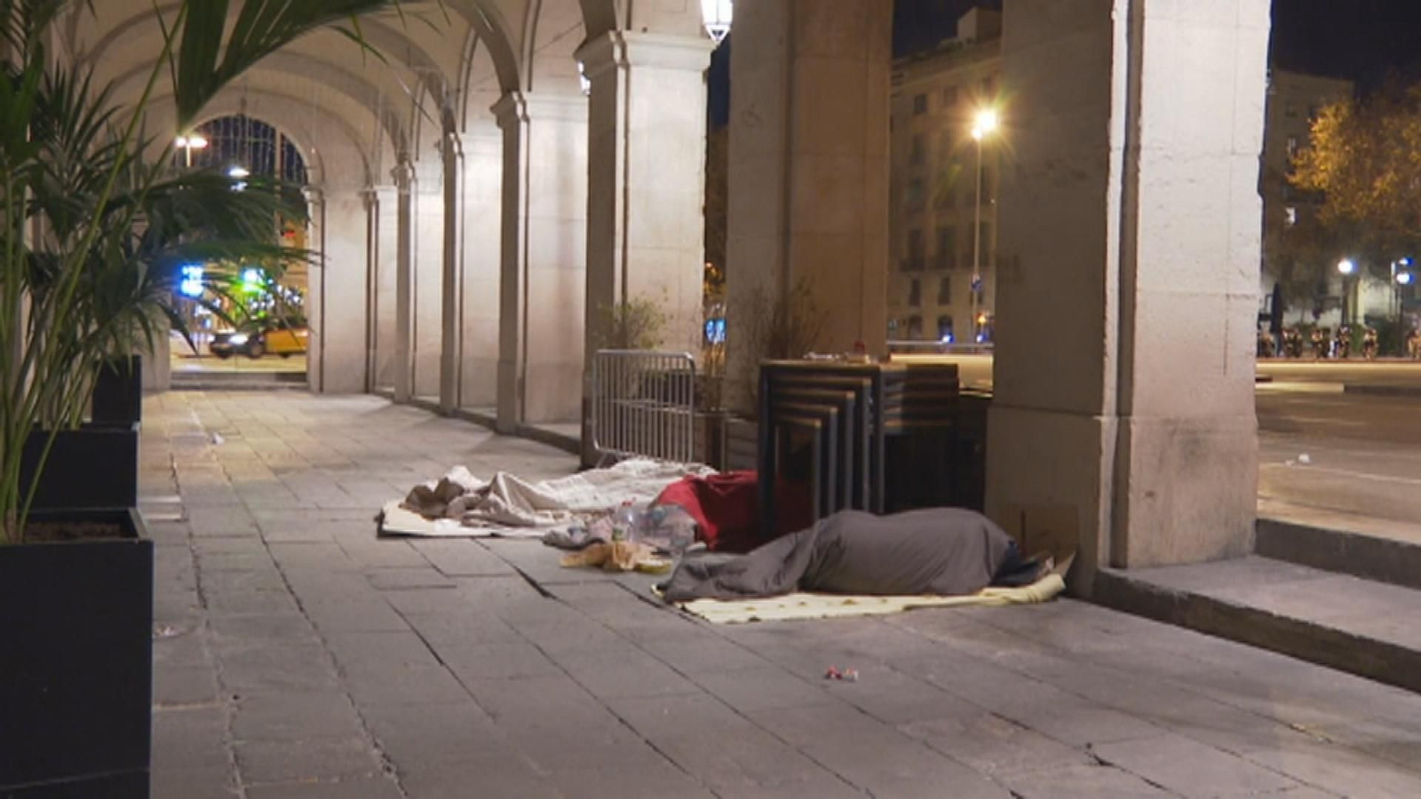 Más de 34.000 personas sin hogar se alojan cada día en albergues en España