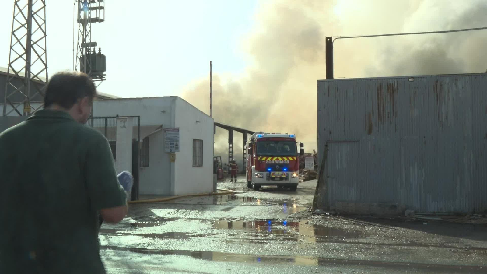 L045-SEVILLA INCENDIO NAVE INDUSTRIAL