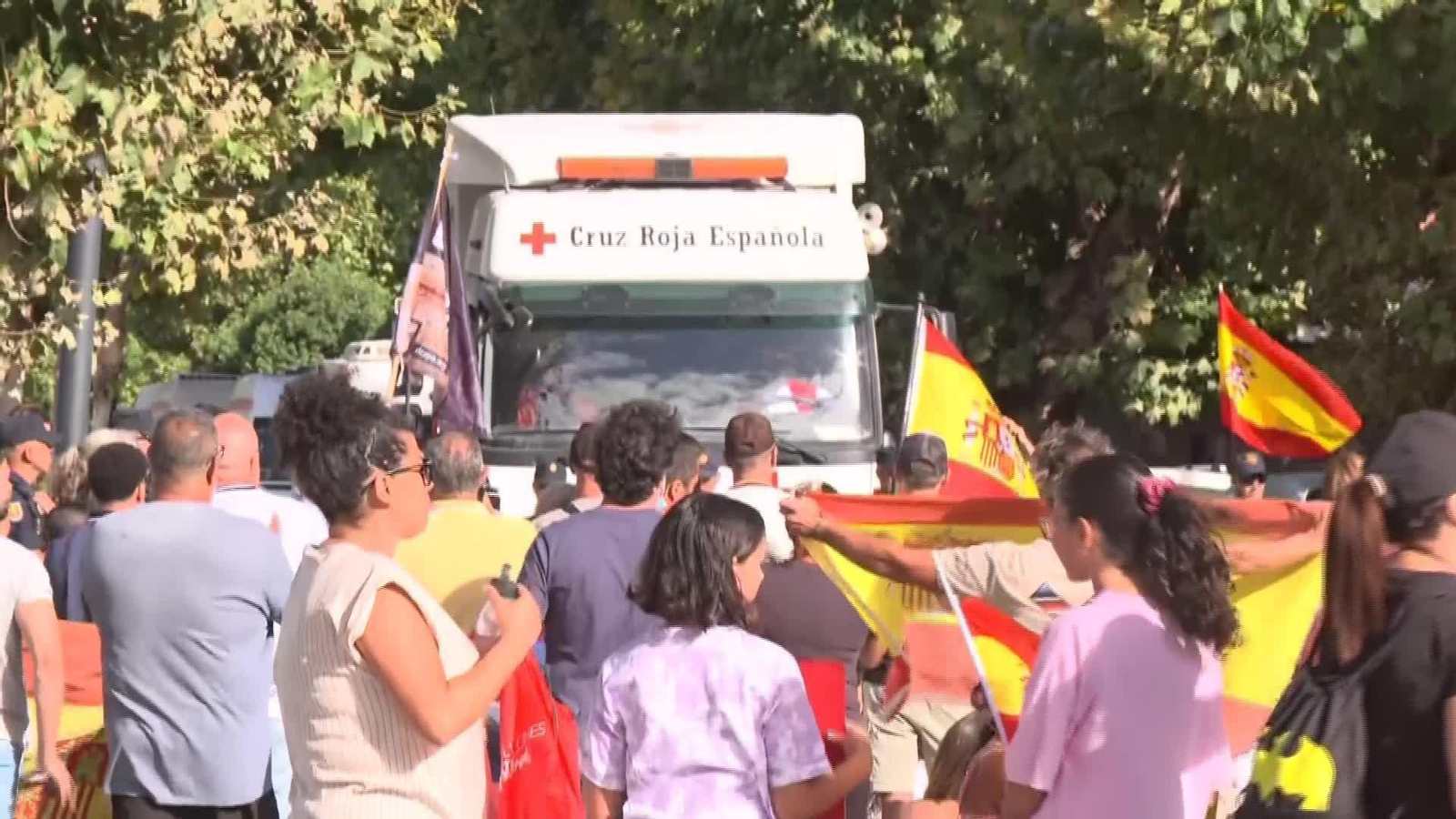 J073-CEUTA MANIFESTACION TRAMPOLIN FURGON CRUZ ROJA