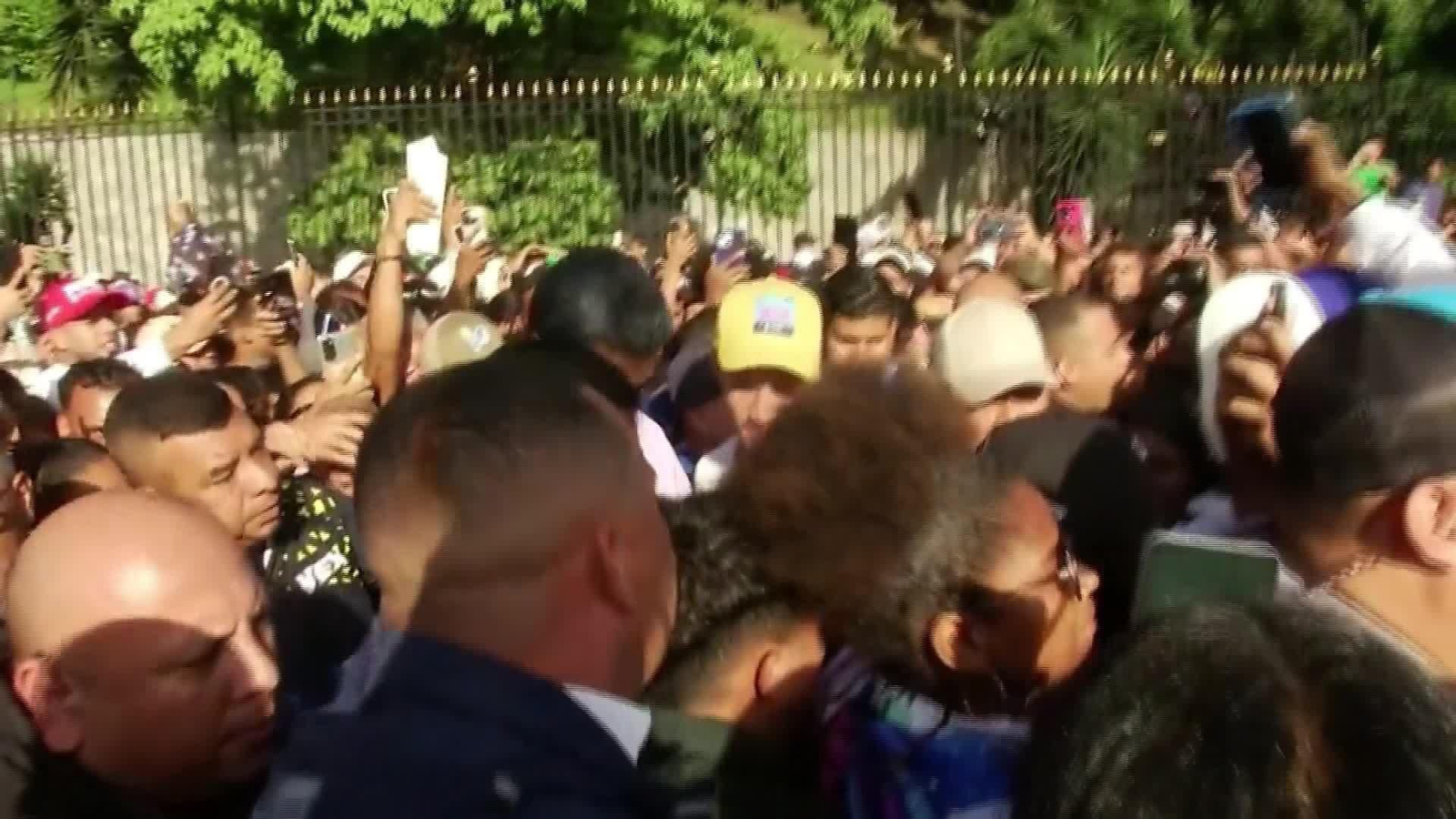 V006-VENEZUELA MADURO PIDE PAZ Y AMOR