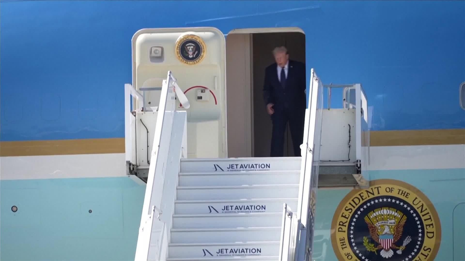 L049-SUIZA LLEGADA TRUMP G7