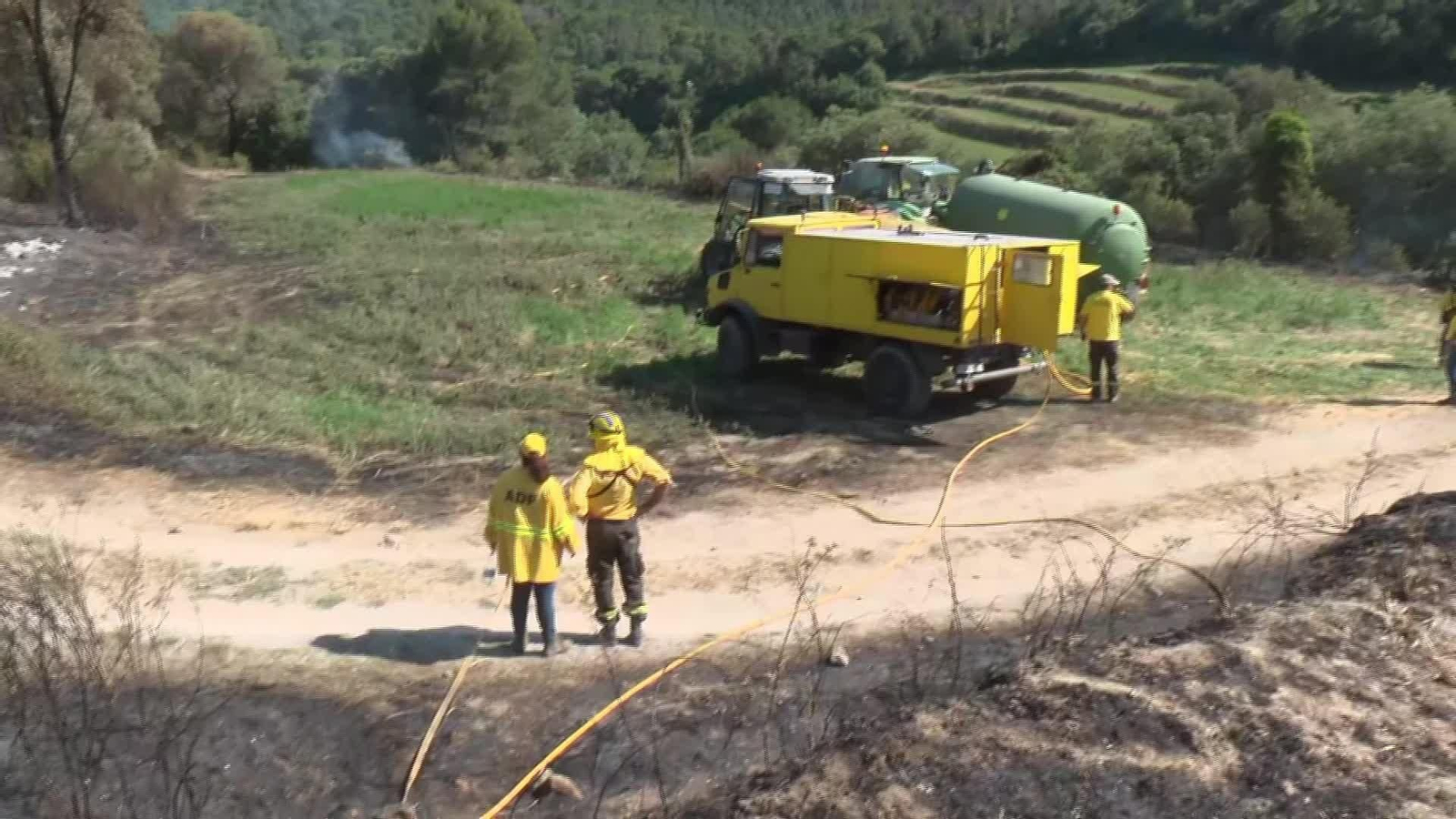 X074-BARCELONA INCENDIO SANT QUIRZE CAMPING CONFINADO