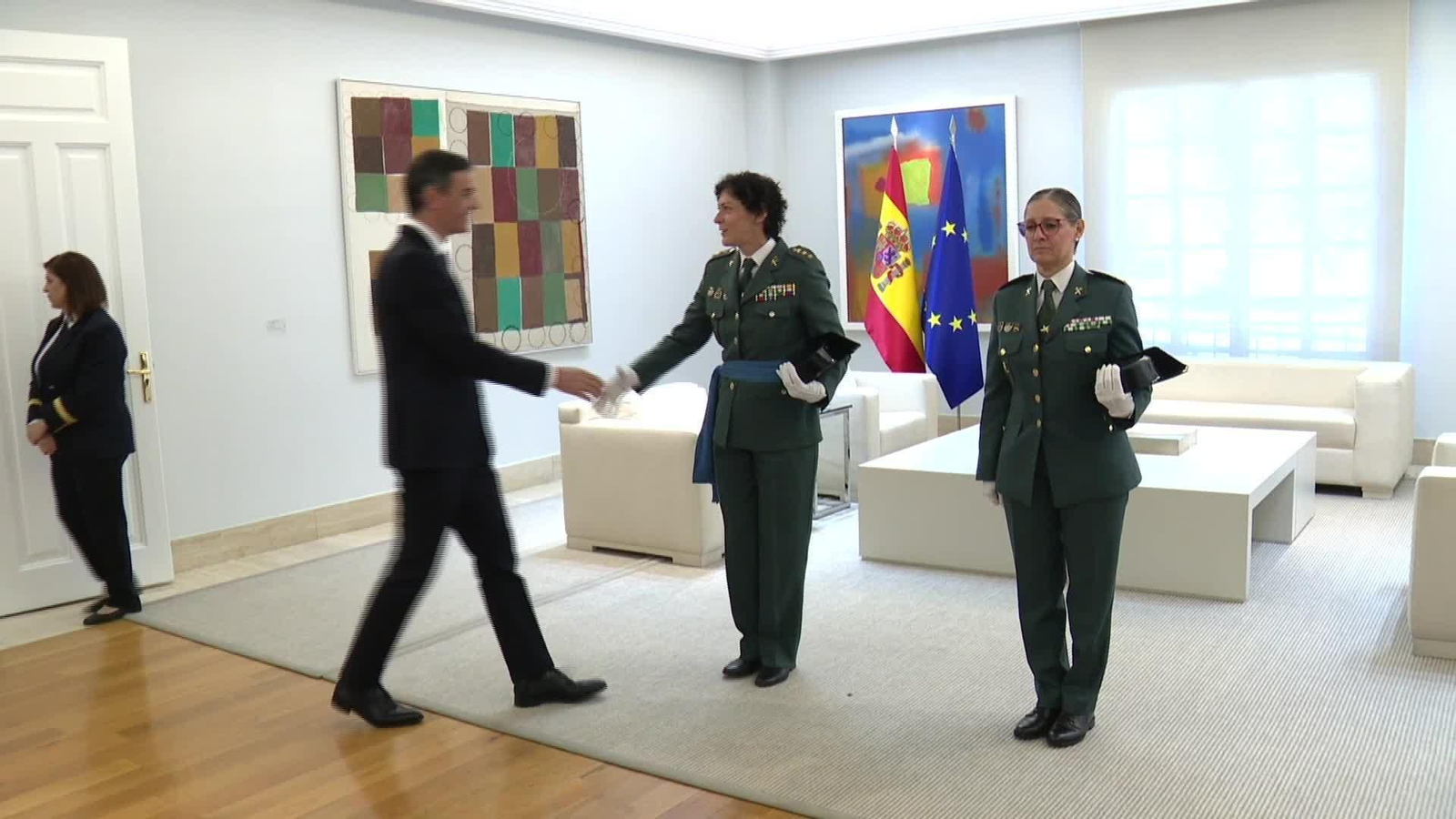 L086-MADRID PEDRO SANCHEZ CON MUJERES CORONELES