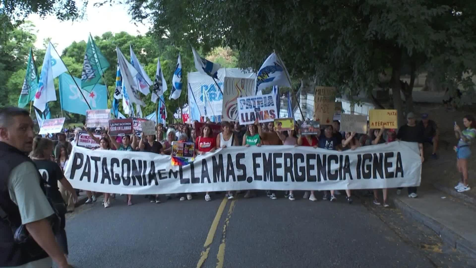 S003-ARGENTINA PROTESTAS MEDIDAS CONTRA INCENDIOS