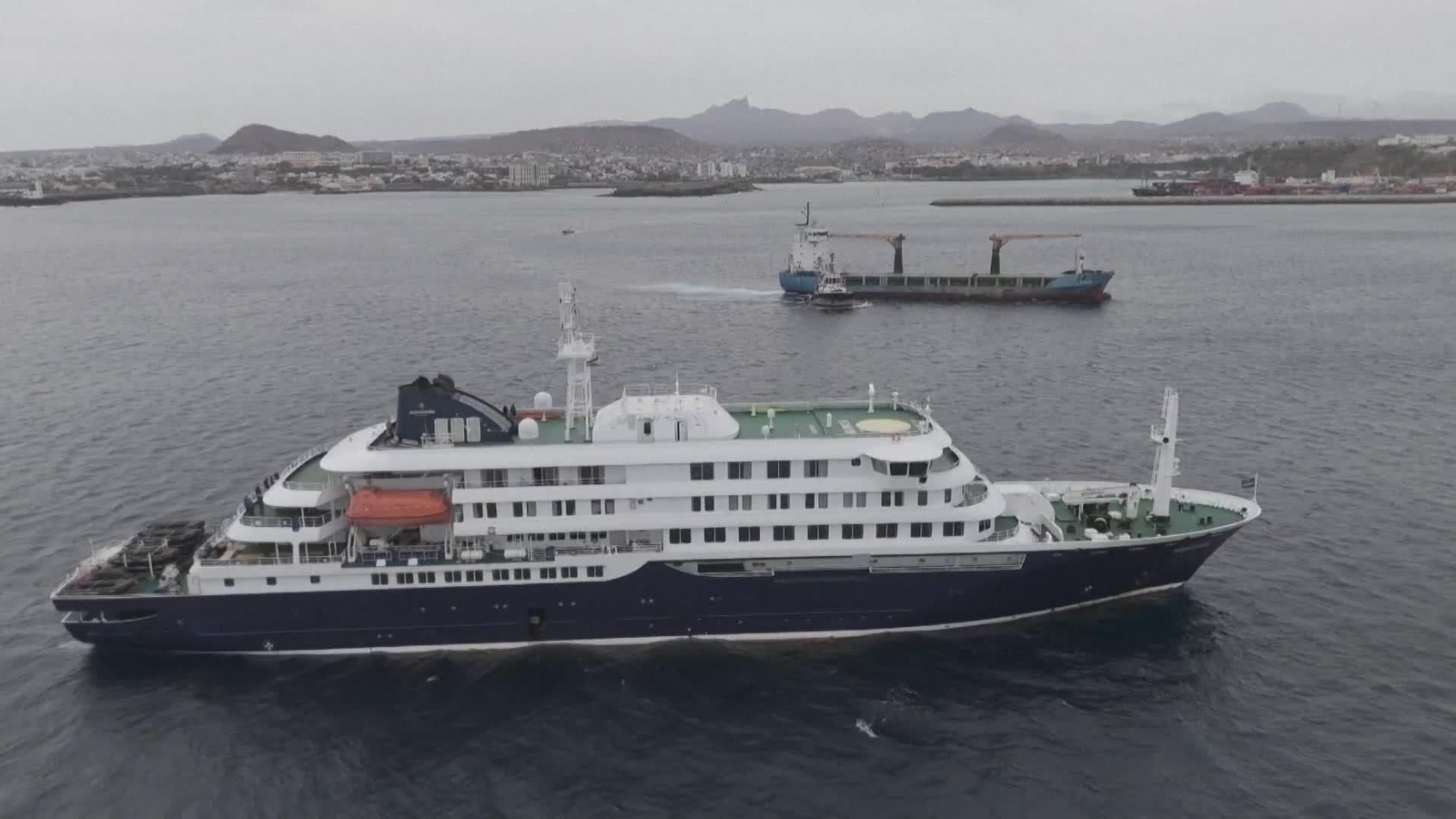 J008-CABO VERDE IMAGENES AEREAS CRUCERO HANTAVIRUS