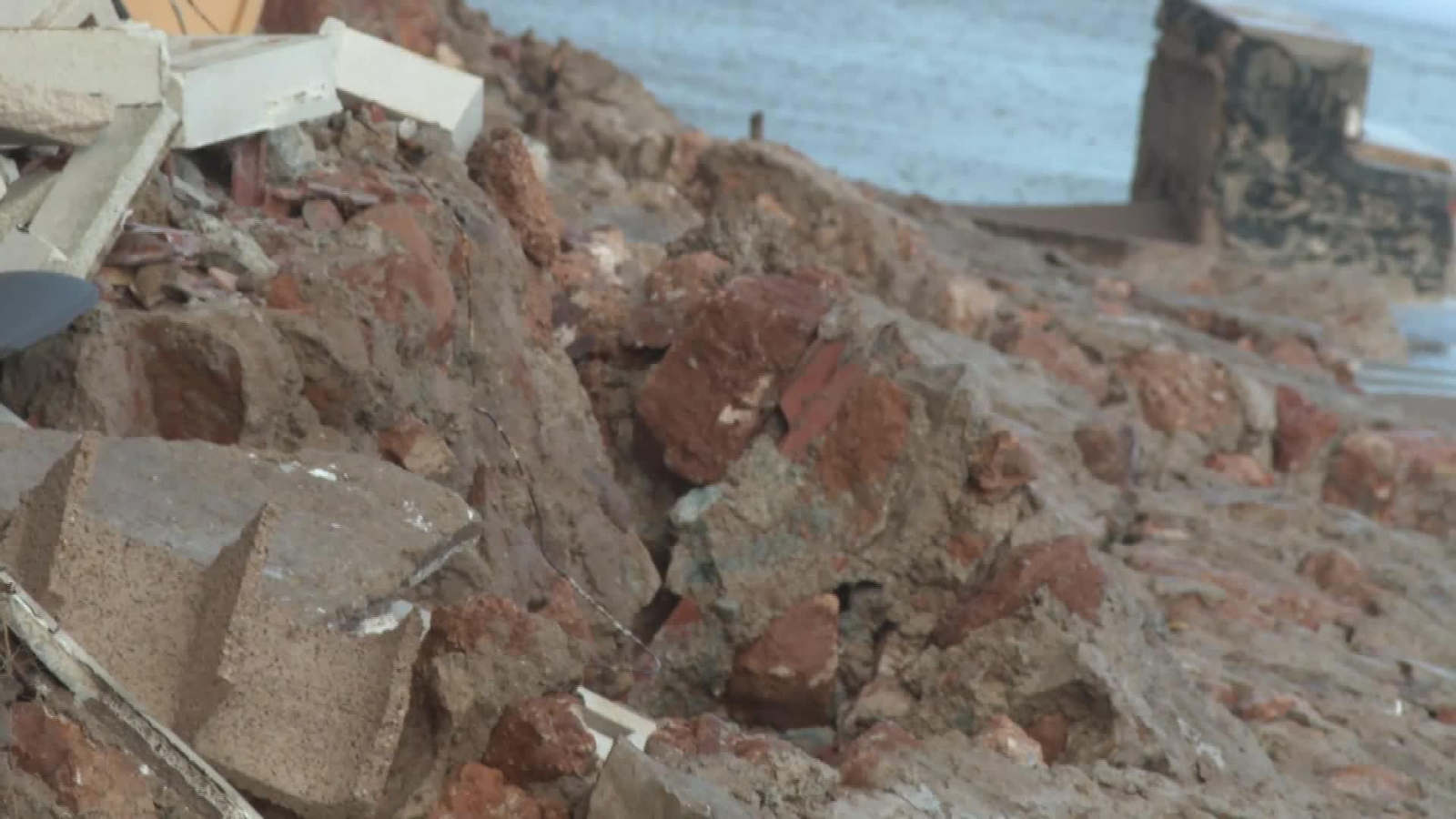 X040-VALENCIA DESALOJO TAVERNES POR TEMPORAL