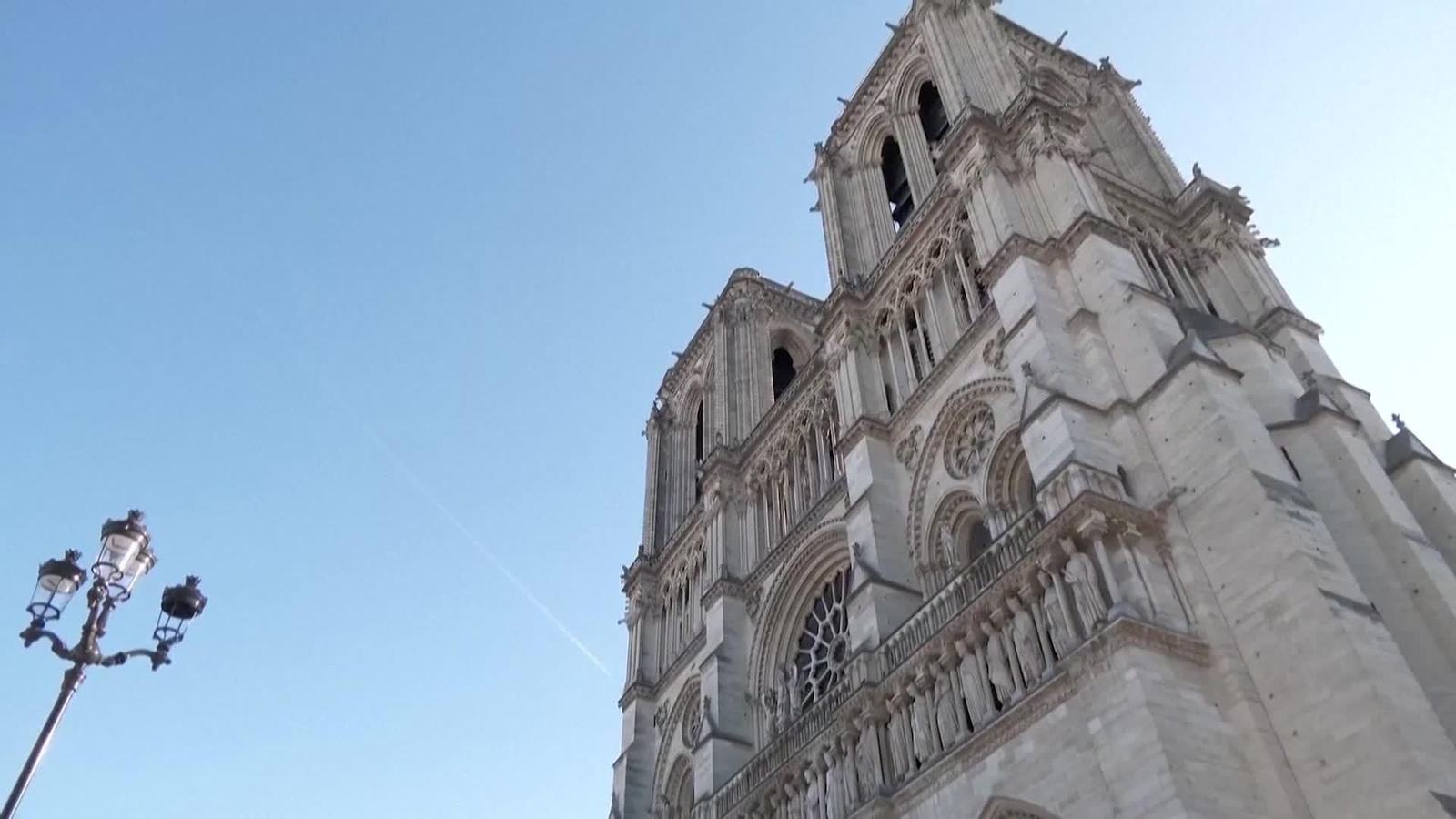 V059-FRANCIA MACRON VISITA CAMPANAS NOTRE DAME