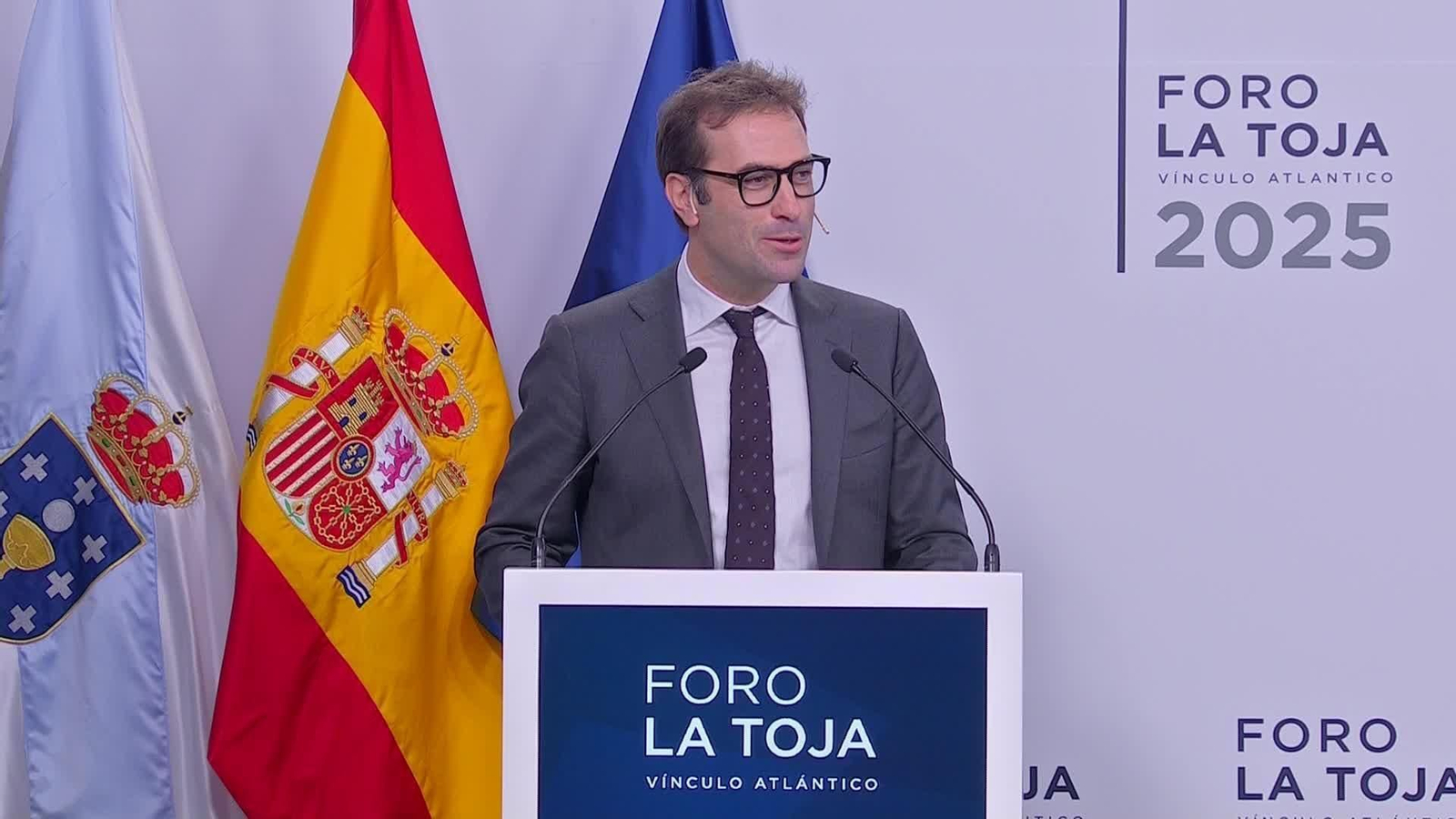 V042-PONTEVEDRA FORO LA TOJA CARLOS CUERPO
