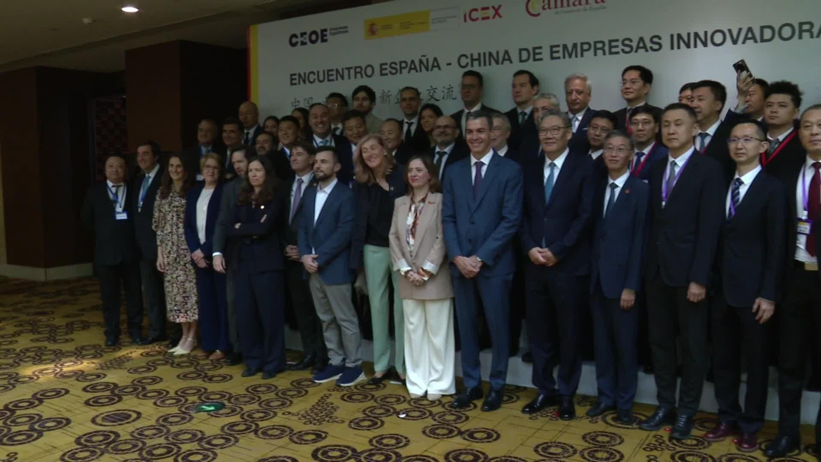 X010-CHINA SANCHEZ CON EMPRESARIOS