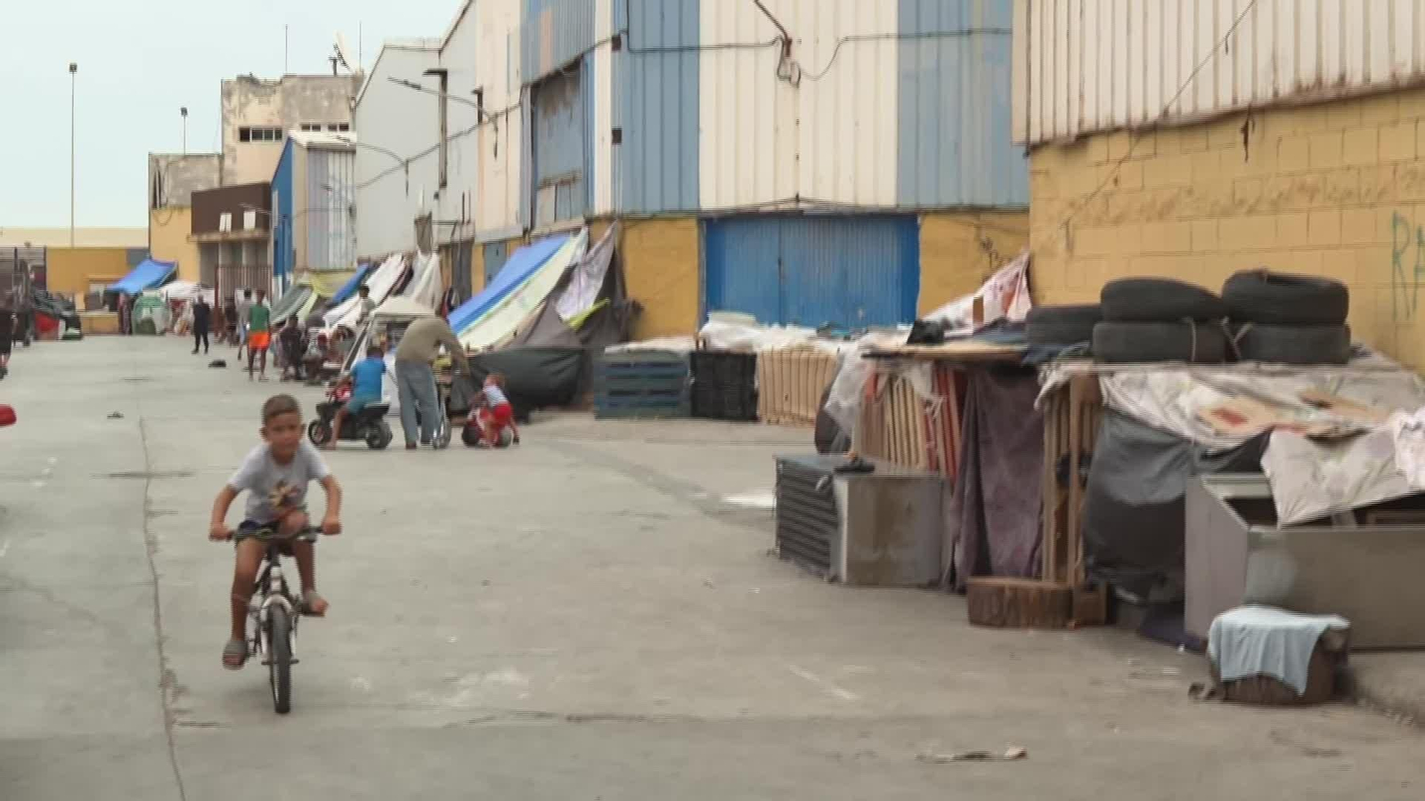 D024-CEUTA AMBIENTE NAVES DEL CARAJAL MIGRANTES
