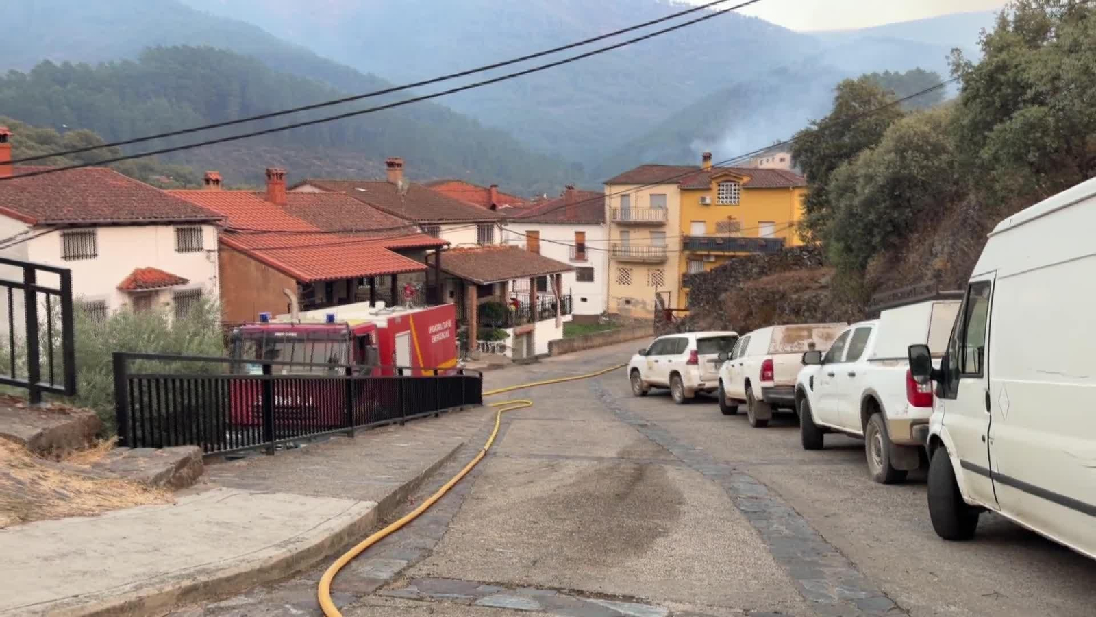 J007-IMAGENES UME INCENDIO PINOFRANQUEADO NOCHE
