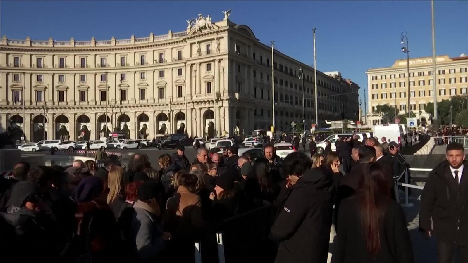 V064-ITALIA FUNERAL DE VALENTINO