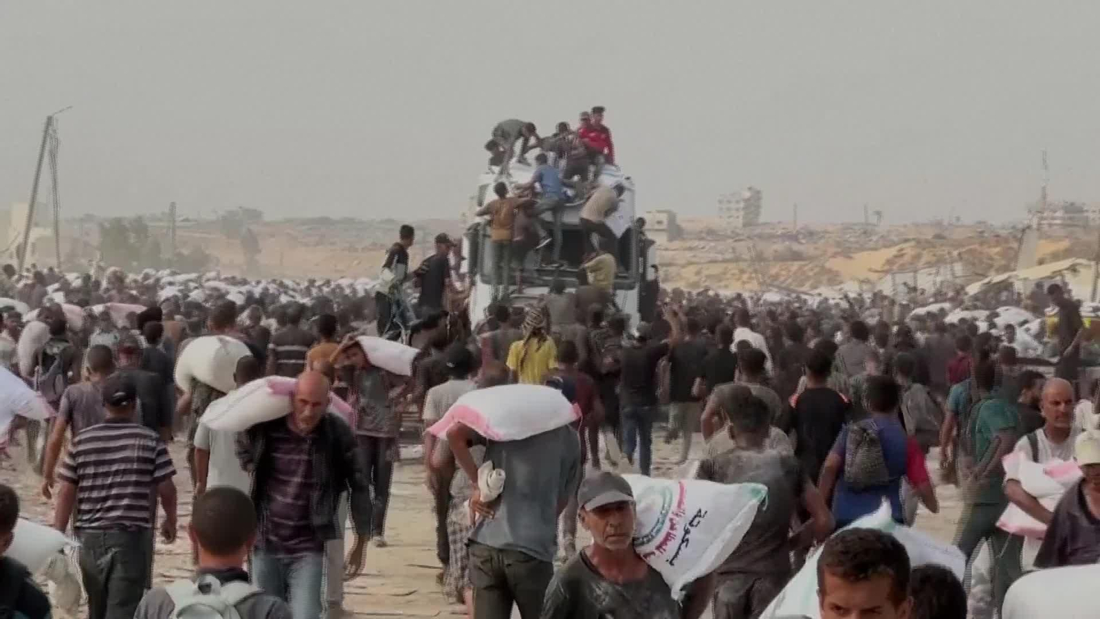X059-GAZA DIFICULTADES REPARTO AYUDA