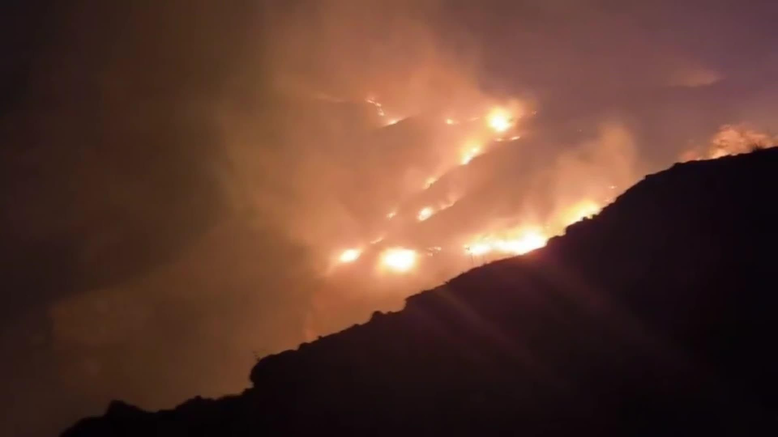 D035-CARTAGENA INCENDIO FORESTAL IMAGENES NOCHE BOMBEROS