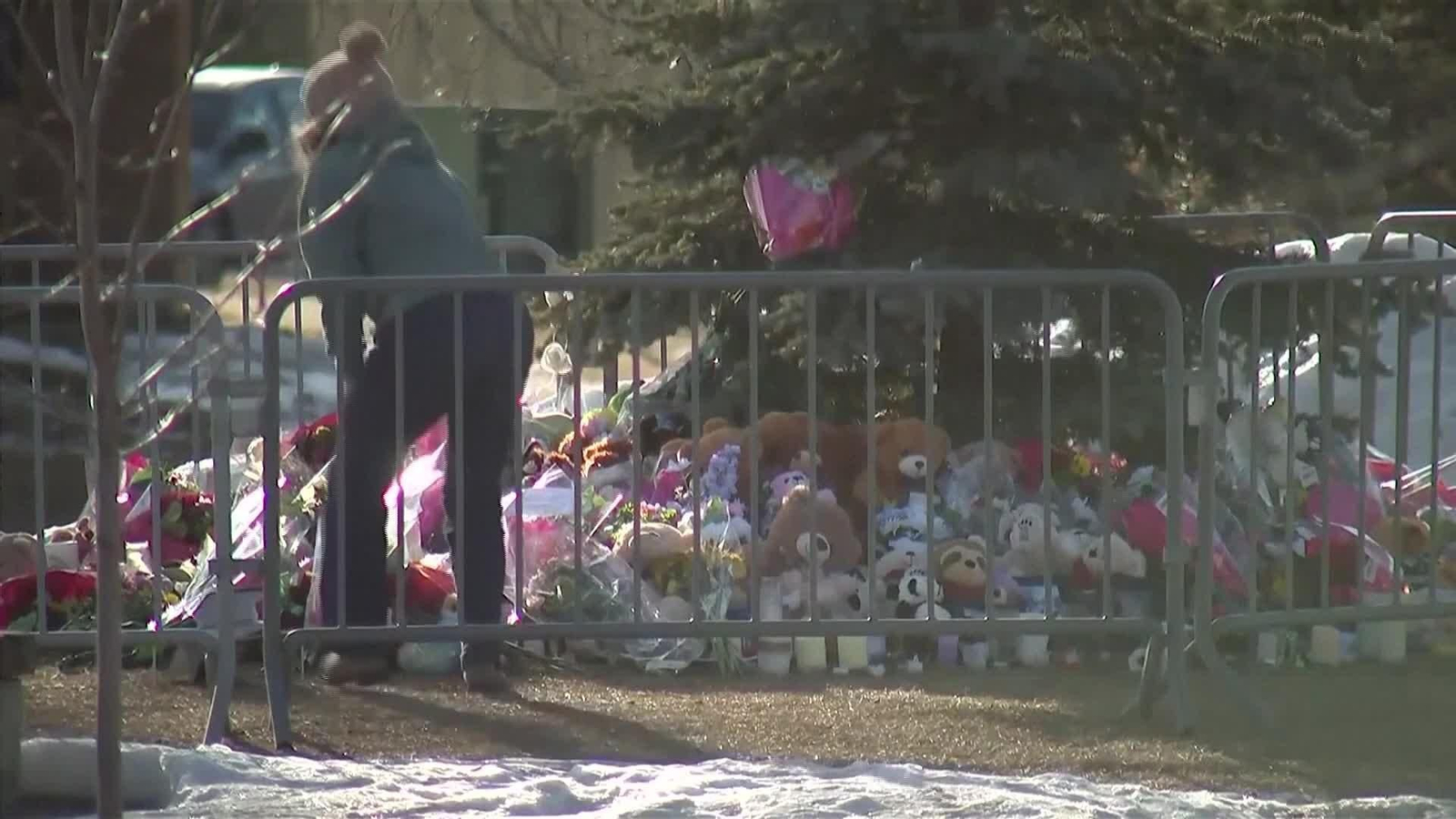 S003-CANADA PRIMER MINISTRO VISITA MEMORIAL TIROTEO