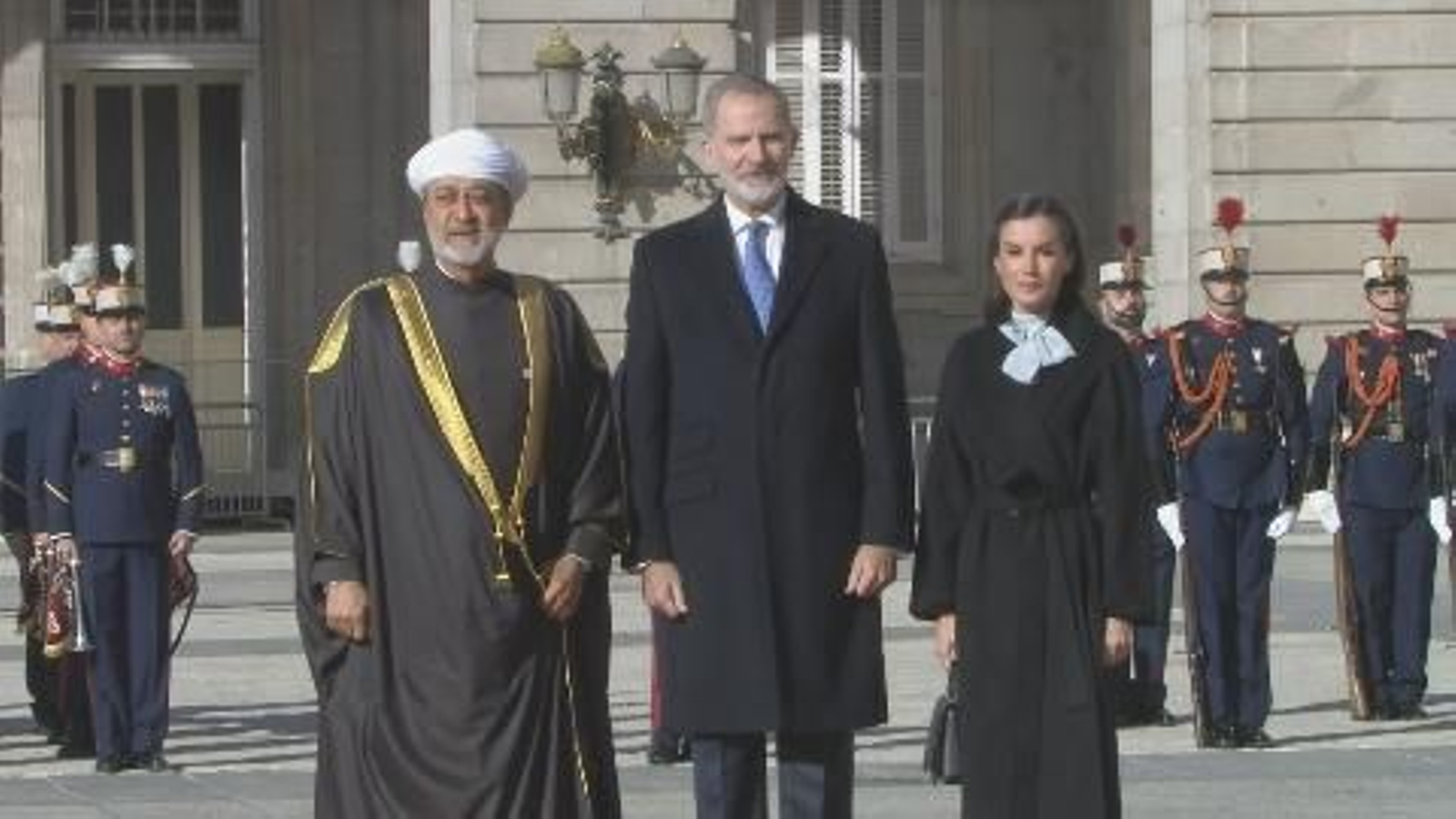 M024 MADRID REYES RECIBEN AL SULTAN OMAN frame 2496 (1)