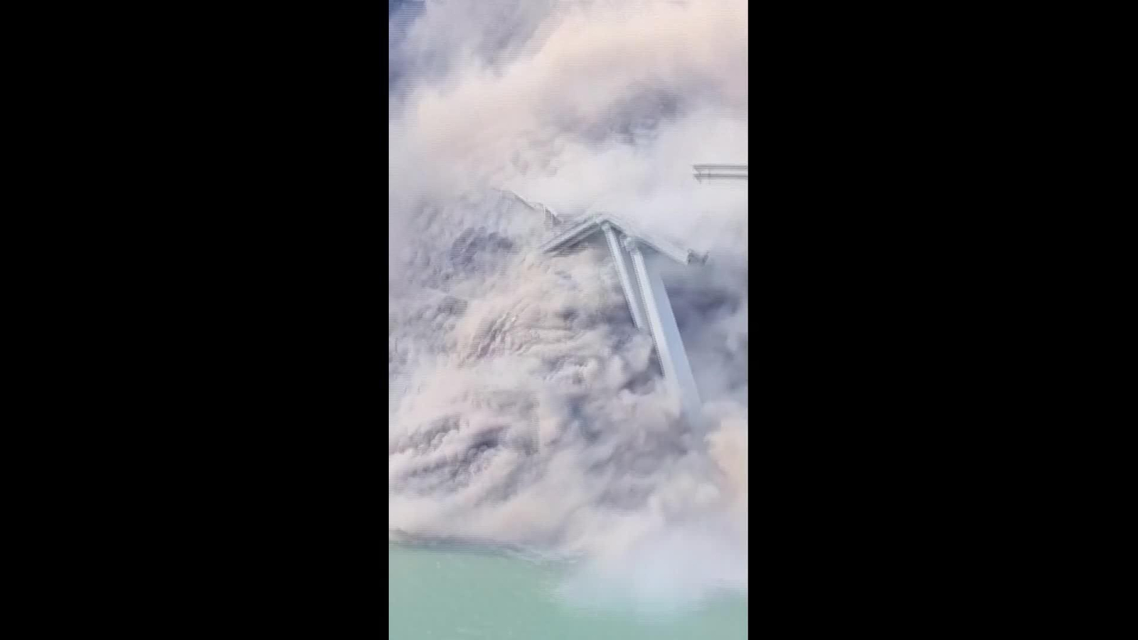 X008-CHINA DERRUMBE PUENTE SICHUAN