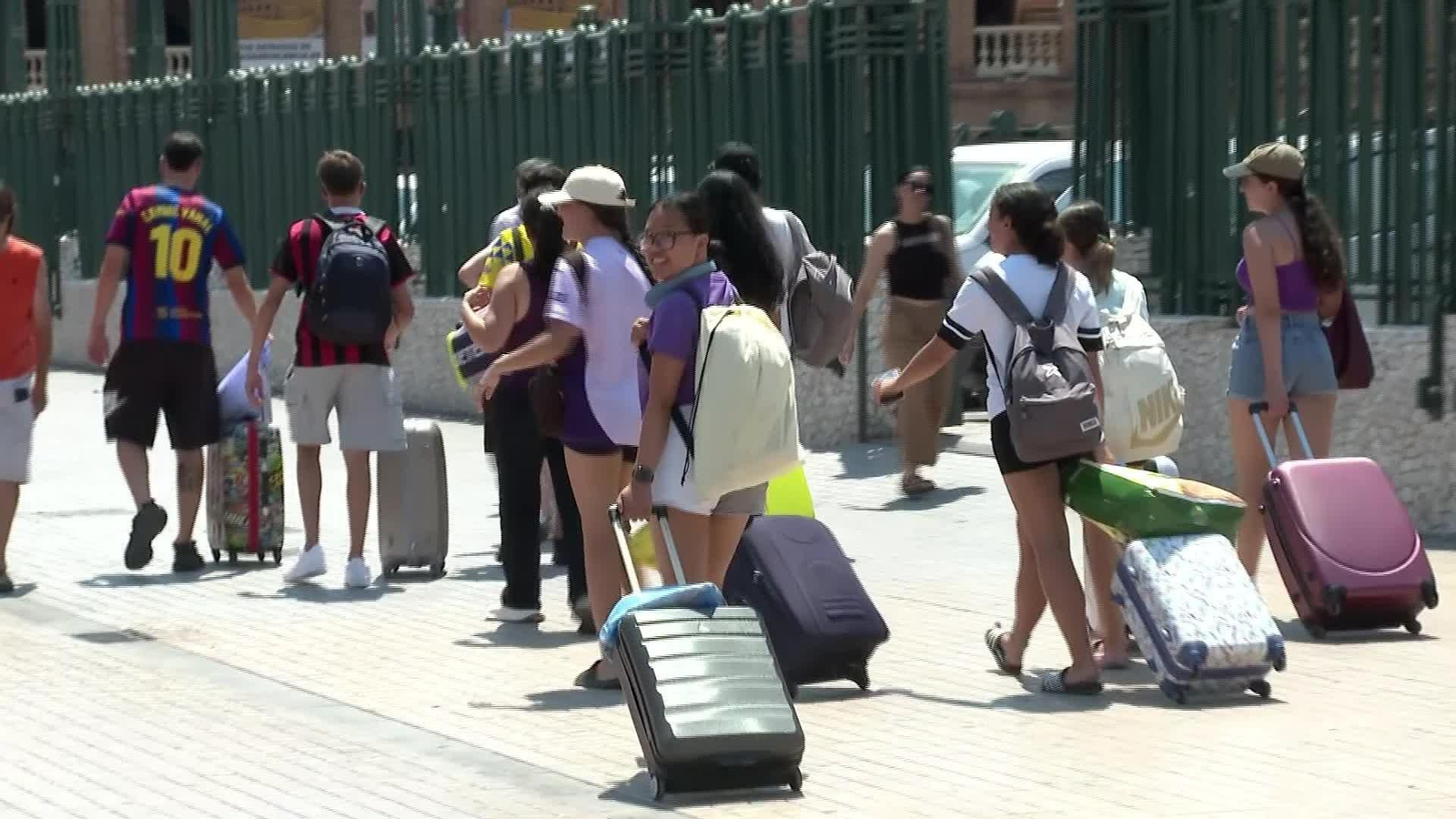 J054-EDI VARIOS LAS OLAS DE CALOR QUITAN TURISTAS