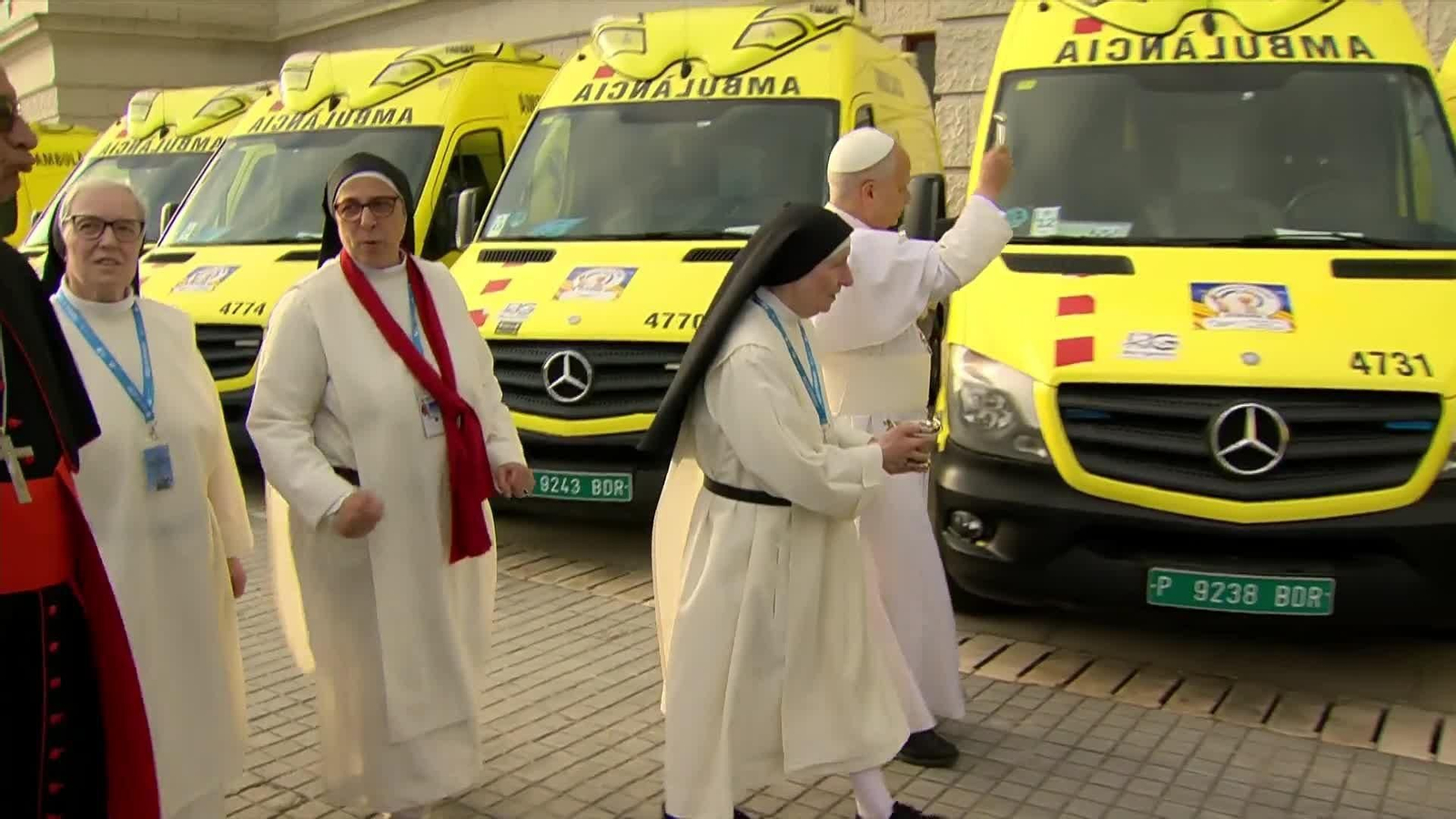 va papa bendice ambulancias ucrania