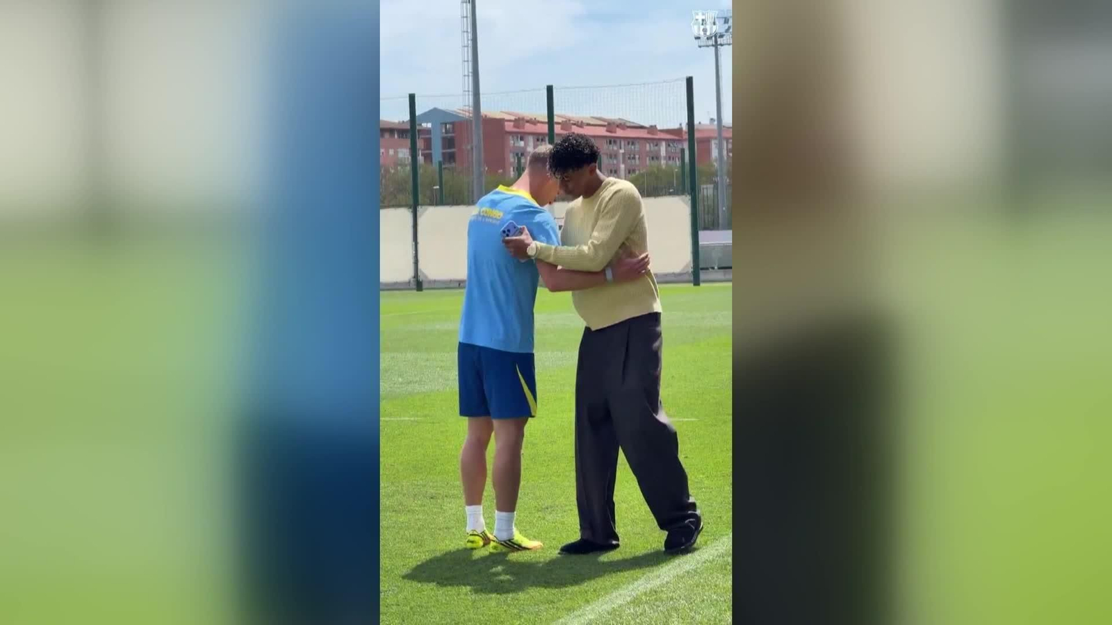 J063-BARCELONA LAMINE YAMAL VISITA EL ENTRENO