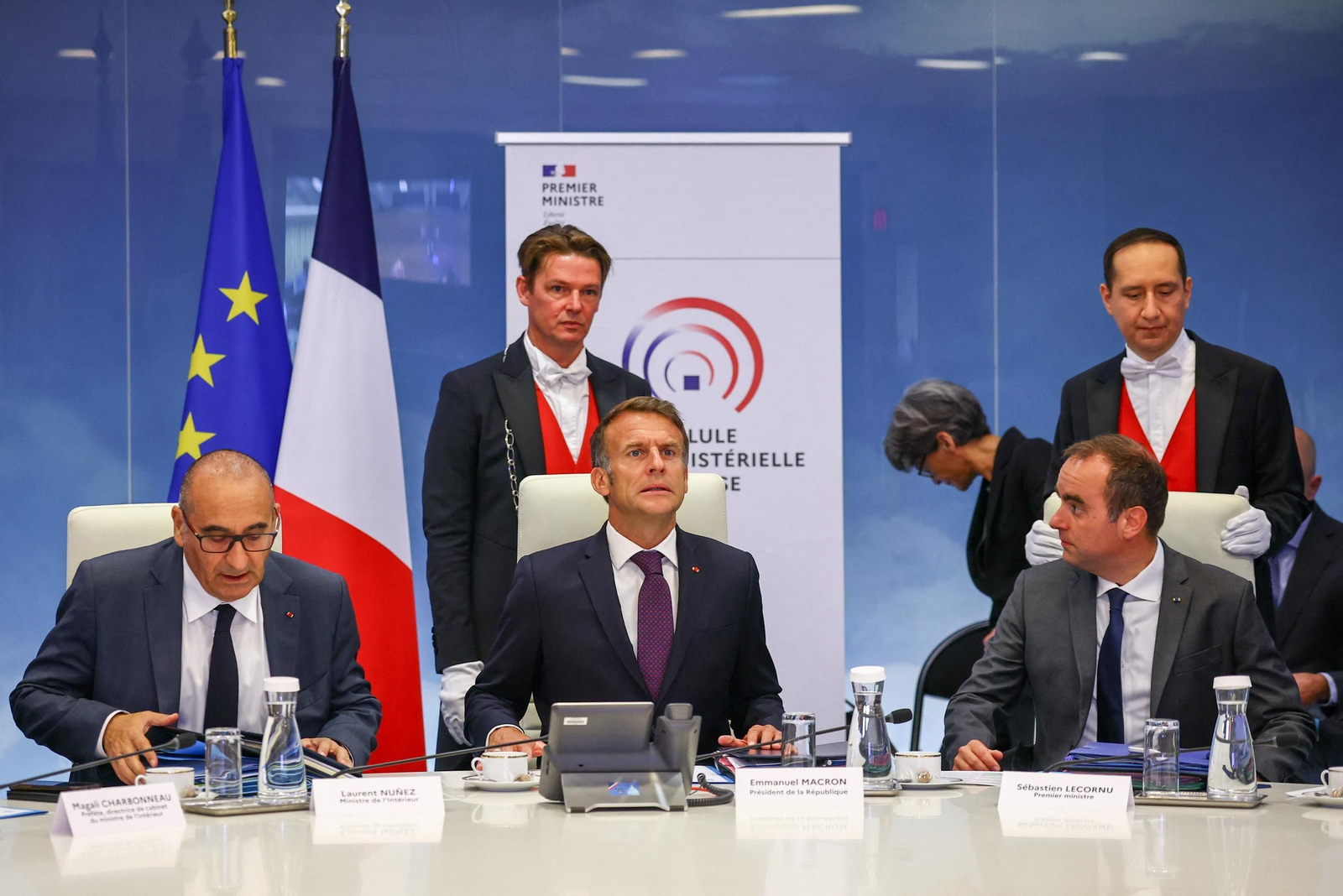 Macron preside un gabinete de crisis ante el avance de los incendios
