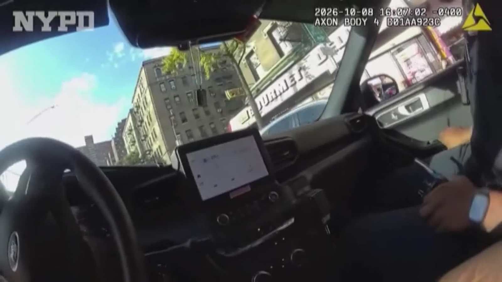 M061-EEUU CAMARA POLICIA ICE AGRESION NY