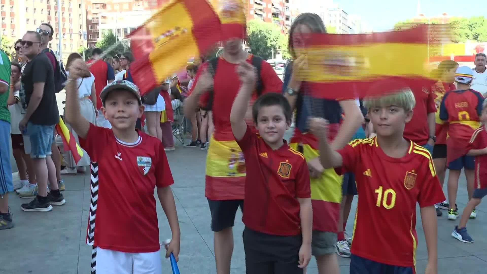 L075-MADRID AFICIONADOS EN RUA SELECCION