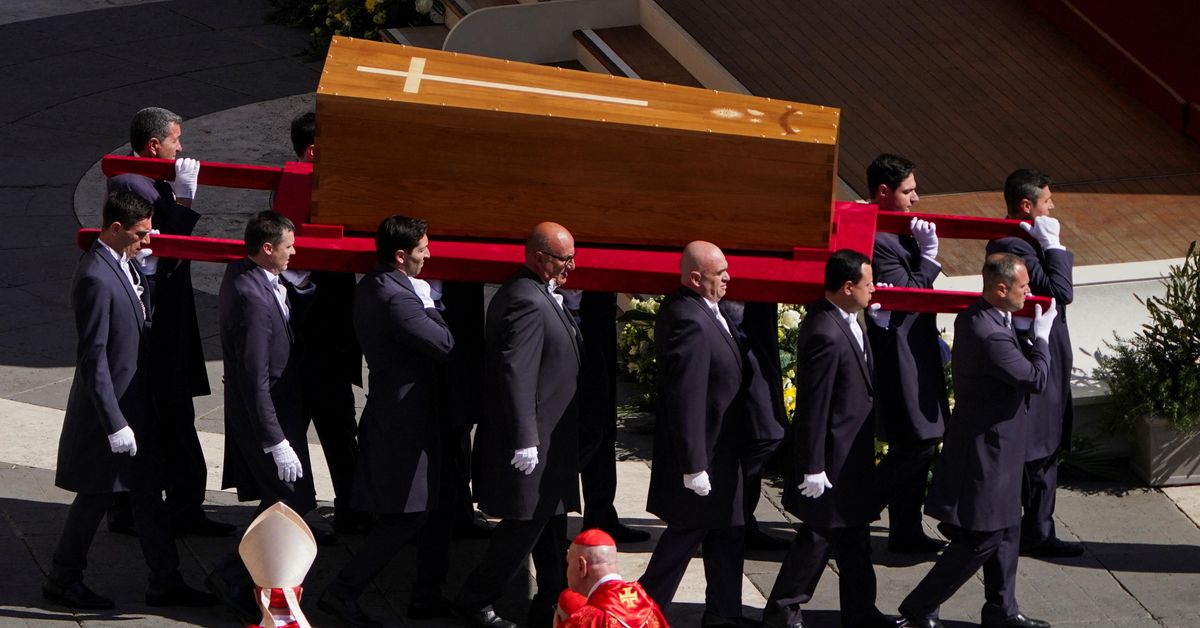 Comienza la misa funeral del papa en San Pedro del Vaticano