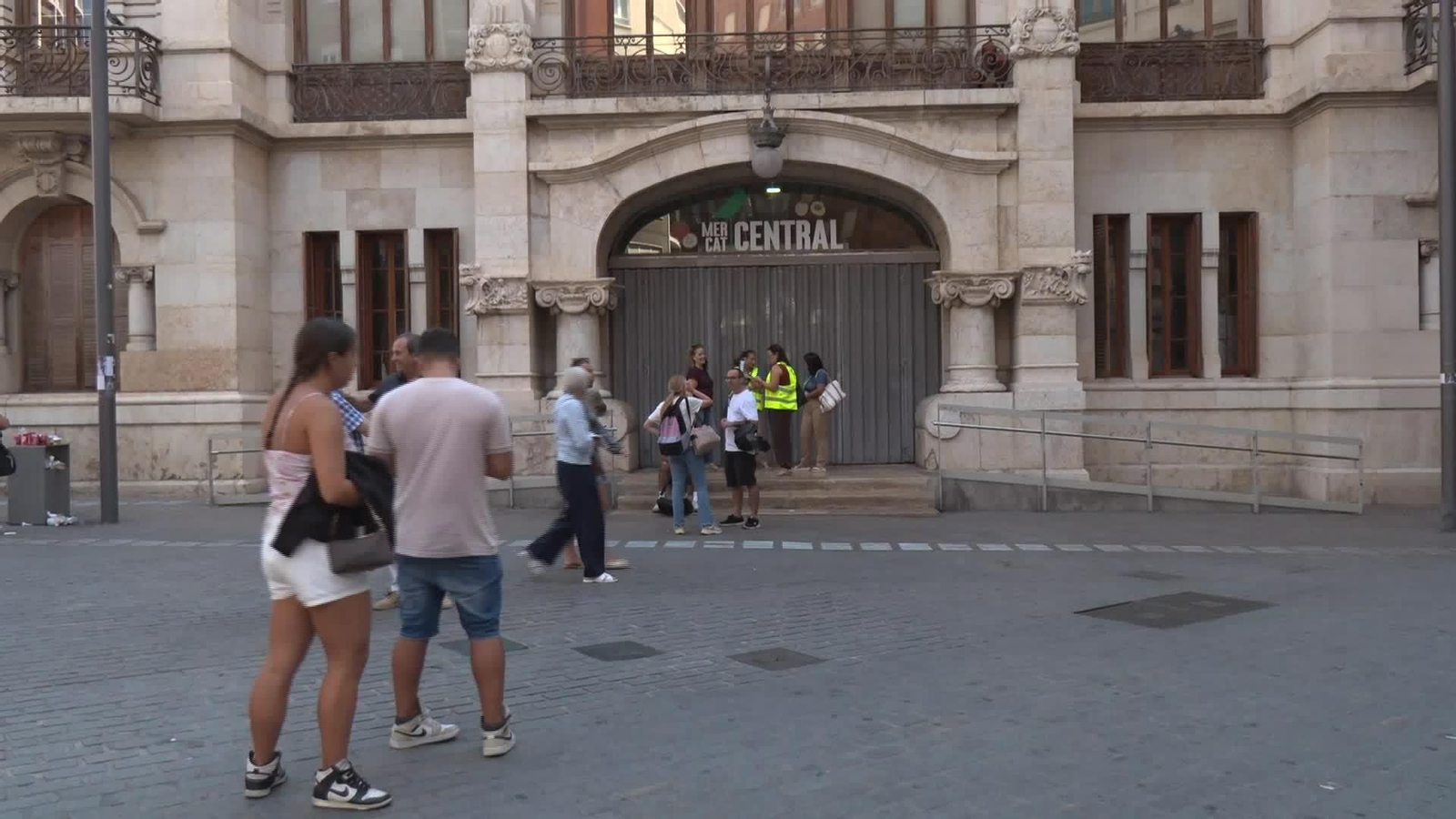 J057-VALENCIA MERCADO INCENDIO DESALOJO