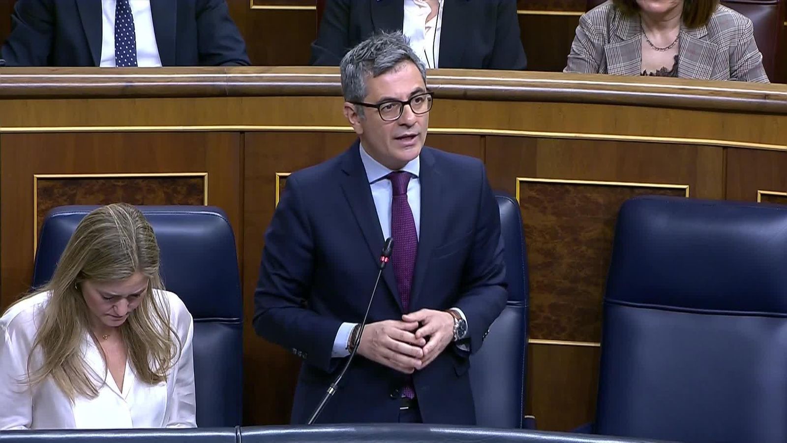 Bolaños a Pepa Millán: “Le agradezco que no asalte mi escaño y me grite a  diez centímetros como hacen algunos de sus compañeros”