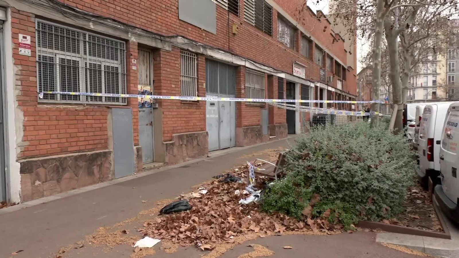 V052-BARCELONA MUERTA VIENTO TECHO NAVE
