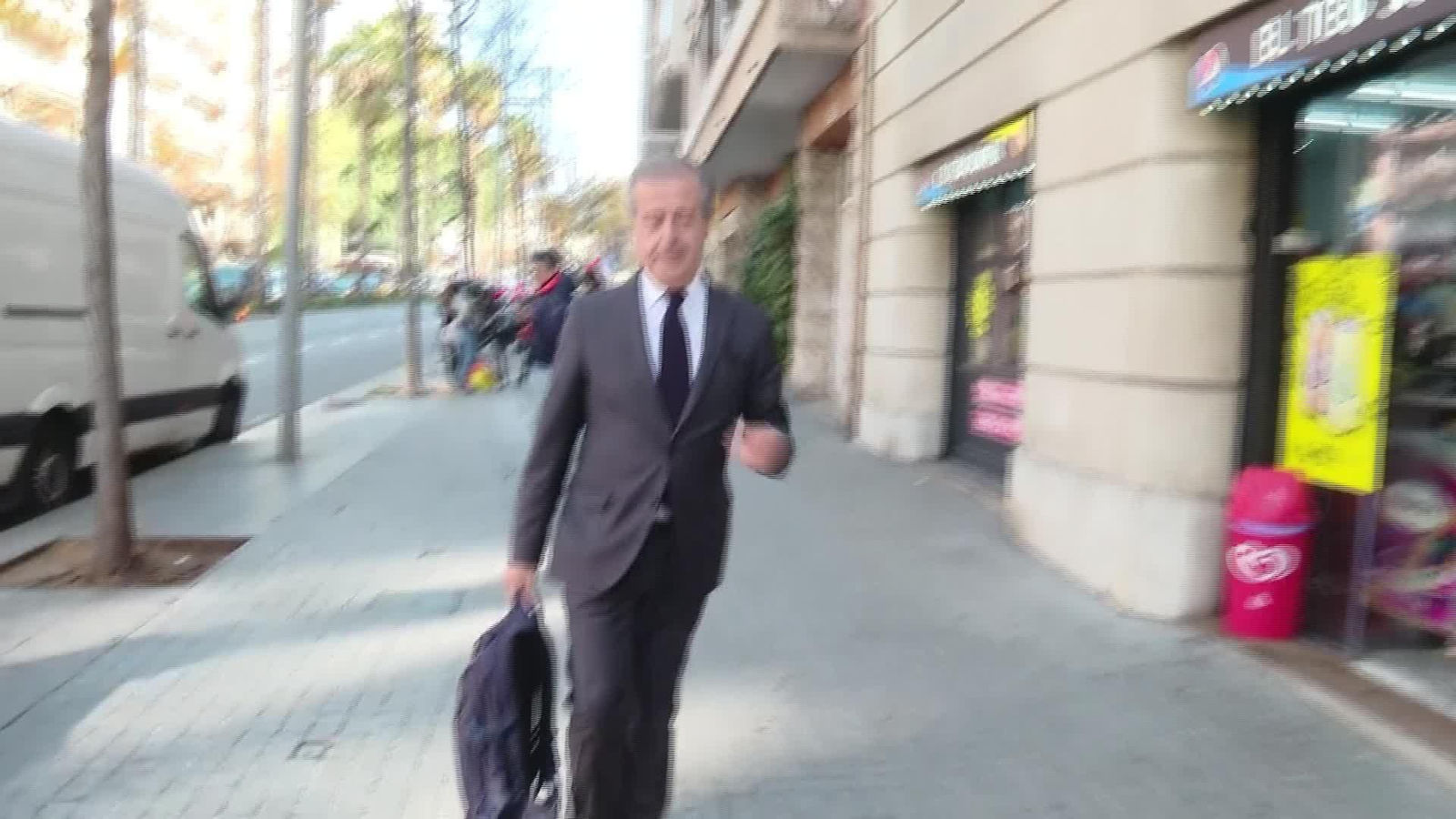 L043-BARCELONA SALIDA ABOGADO CASA JORDI PUJOL