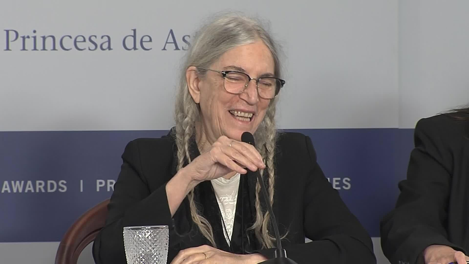 M097-OVIEDO TOTAL PATTI SMITH SOBRE TRUMP