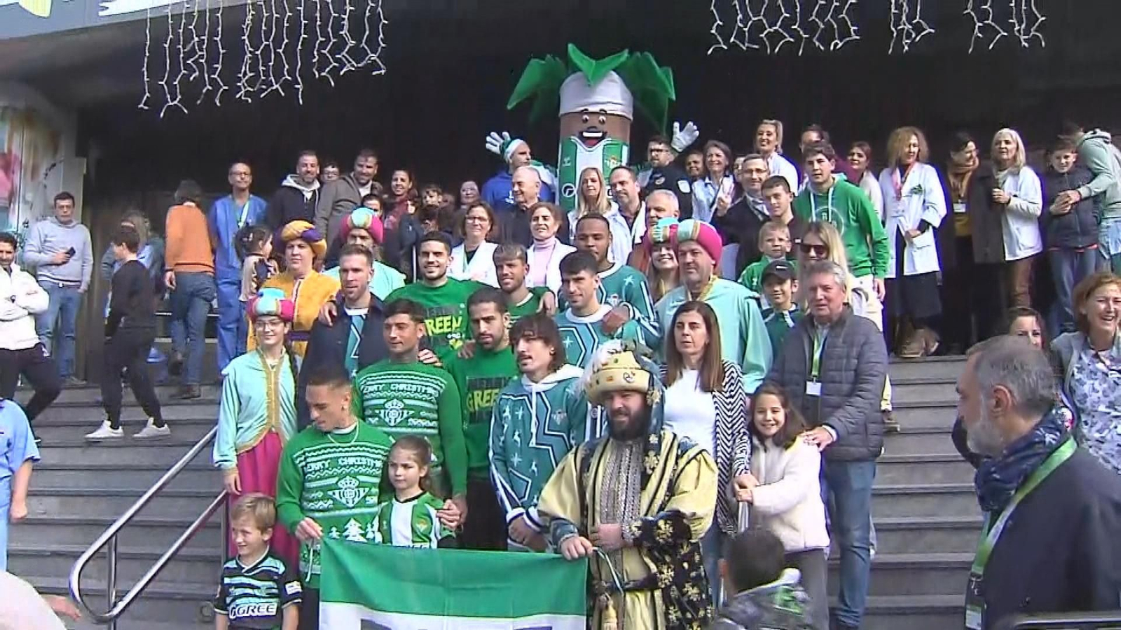 M034 SEVILLA EL BETIS VISITA HOSPITAL frame 5376