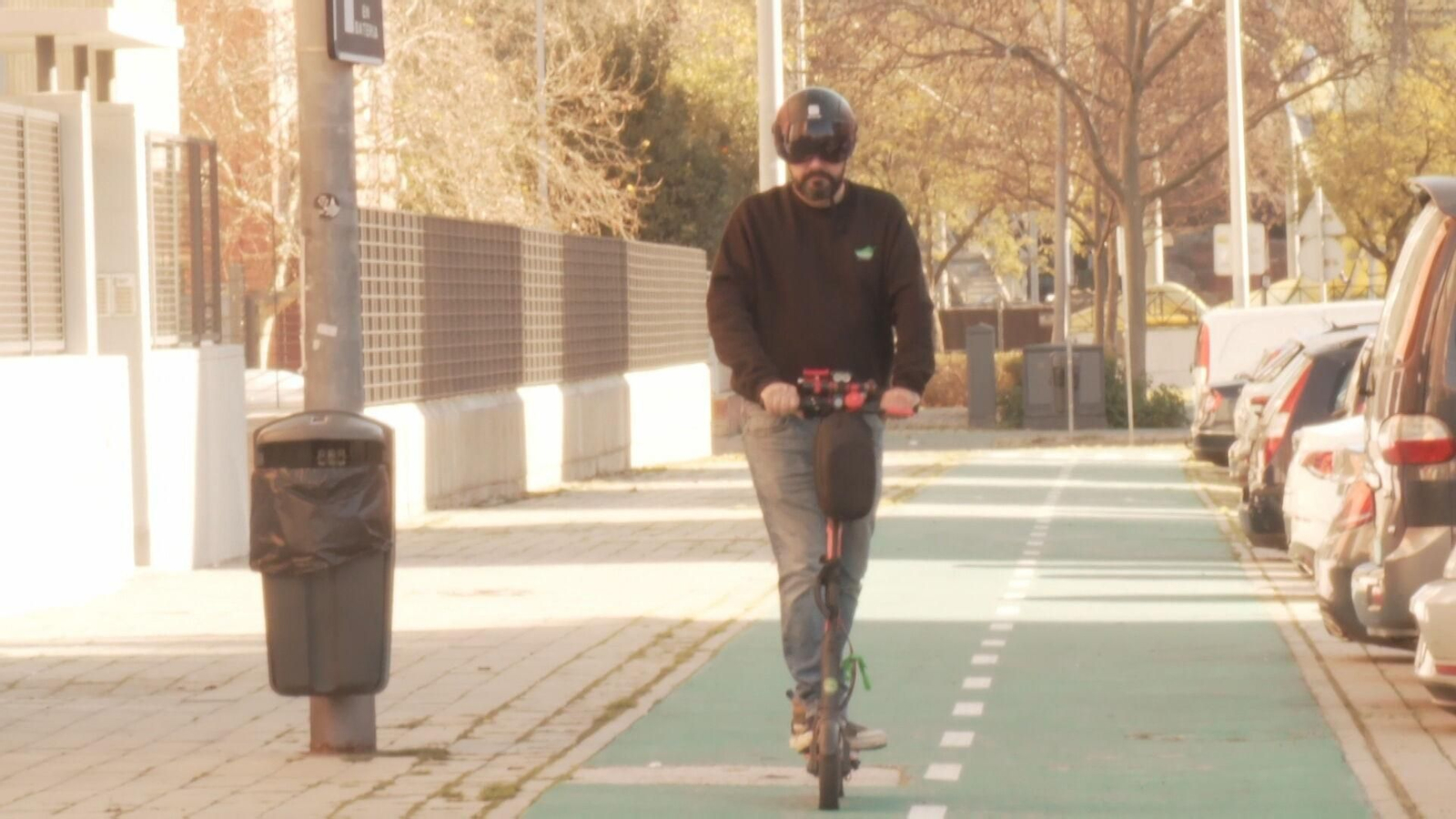 V045-SEVILLA GUERRA A LOS PATINETES