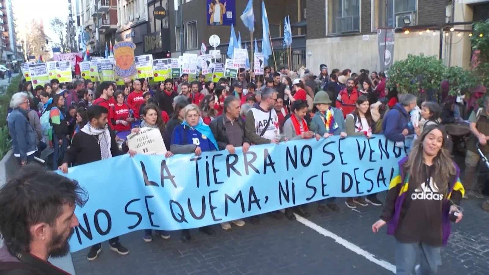 D005-ARGENTINA MANI INDIGENAS LEY EXTRANJERIZACION TIERRAS MILEI