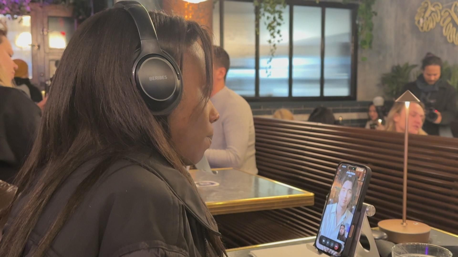 Los primeros novios virtuales conquistan San Valentín