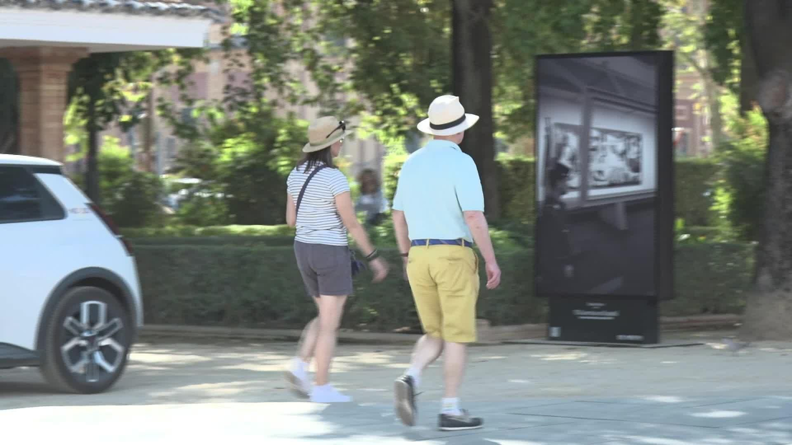 M071-SEVILLA SE MANTIENE CALOR VERANO