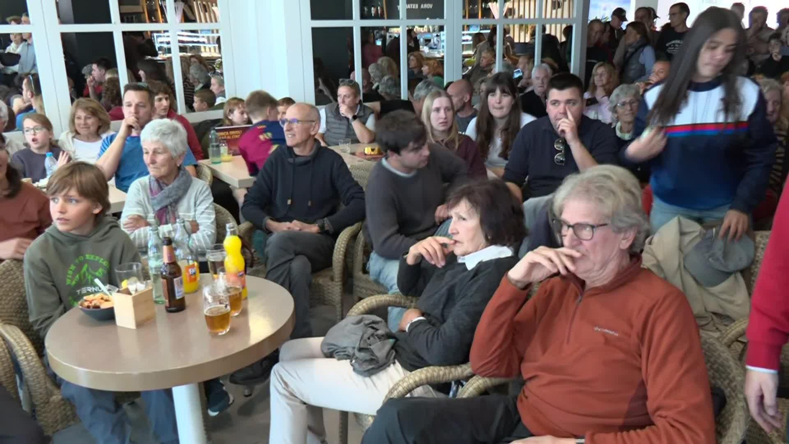 S053-GIRONA VECINOS DE ORIOL CARDONA ACTUACION JJOO