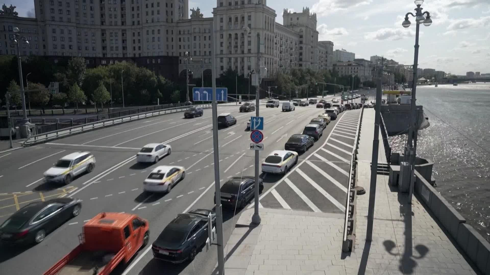 V051-RUSIA COLAS EN GASOLINERAS MOSCU POR ATAQUES