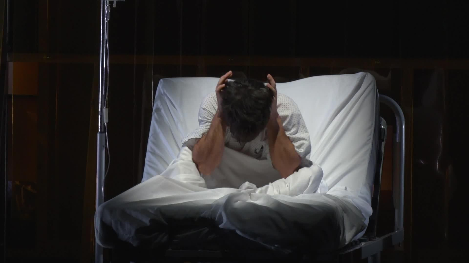 web invisible pasa al teatro