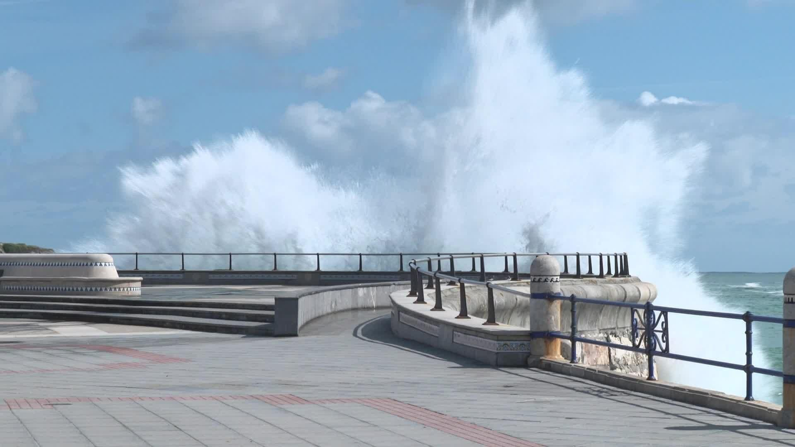 D037-SANTADER AVISO AMARILLO POR OLEAJE