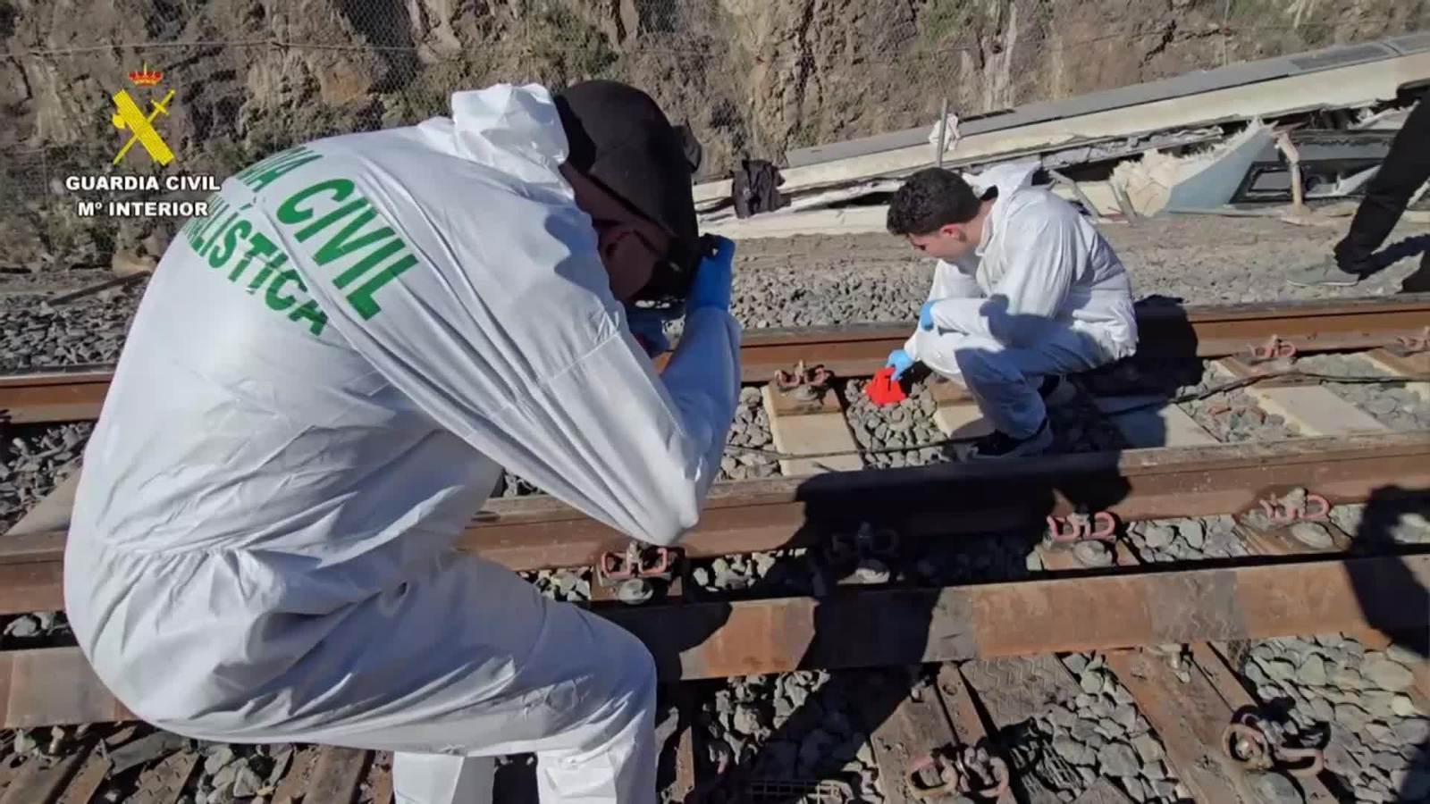 L059-IMAGENES GC BUSQUEDA EVIDENCIAS TREN ADAMUZ