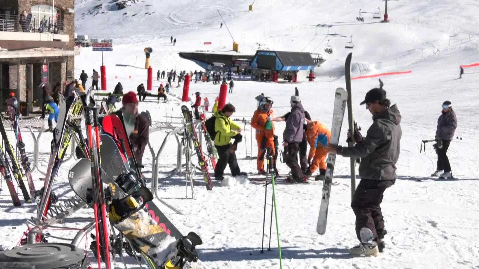 web gente en la nieve