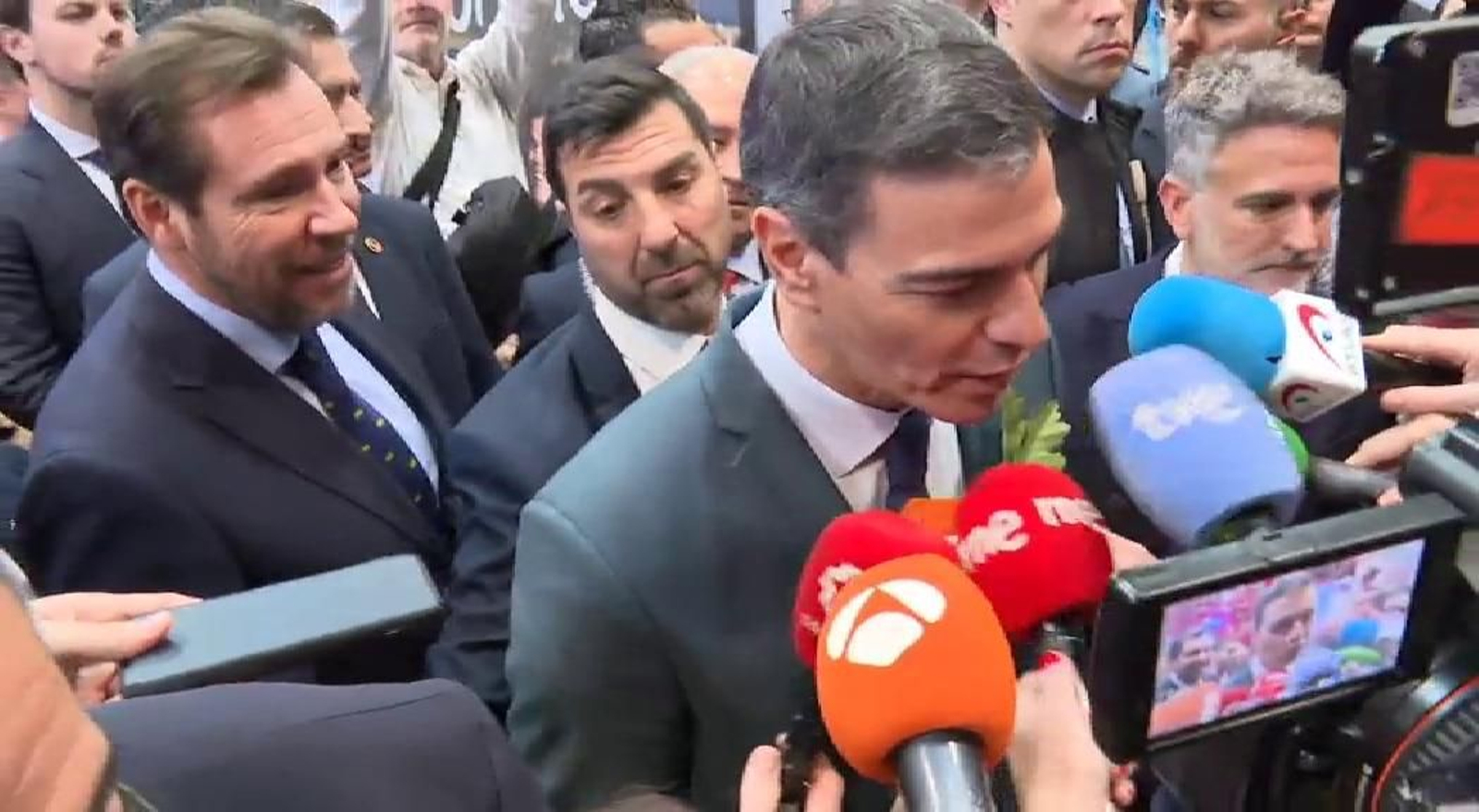 Pedro Sánchez: "En mis Gobiernos, sudamos la camiseta y jugamos los partidos hasta el último minuto"