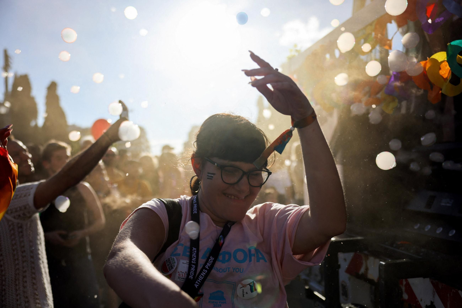 Miles de personas toman las calles de Atenas en la marcha del Orgullo LGTBIQ+