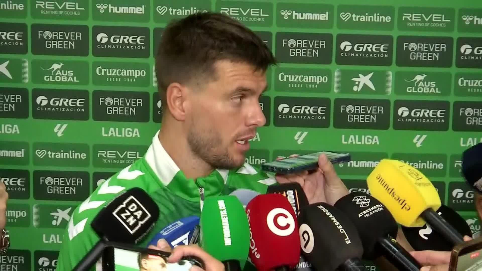 D011-SEVILLA ZONA MIXTA BETIS TRAS PARTIDO BARSA