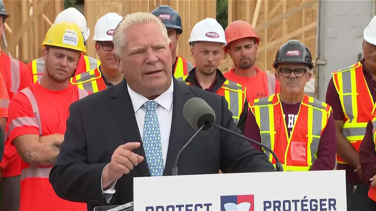 va primer ministro de ontario besame el culo a trump
