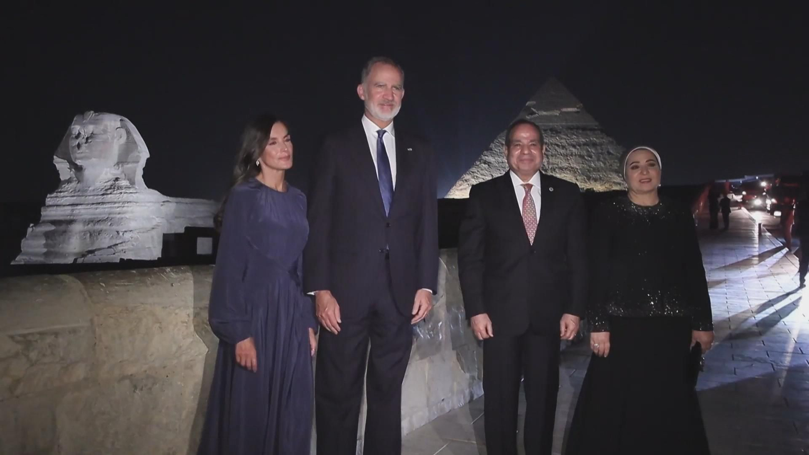 J010-EGIPTO REYES VISITA PIRAMIDES