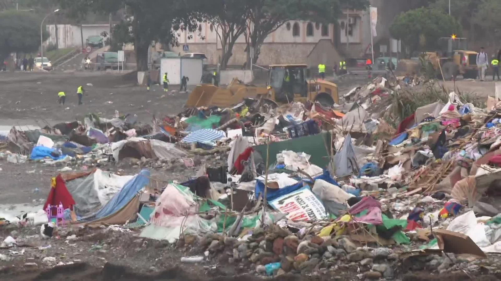 L101-CEUTA ESCOMBROS PLAYA TRAMPOLÍN